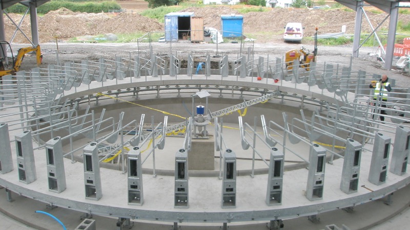Rotary dairy parlour